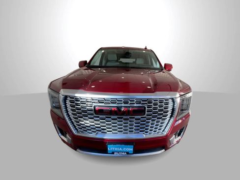 Used 2021 GMC Yukon XL Denali w/ LPO, Illumination Package image 3