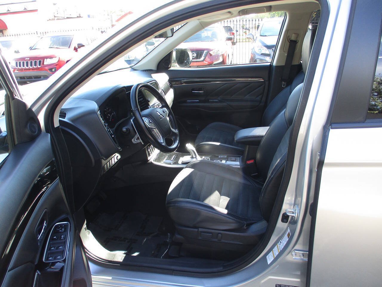 Used 2019 Mitsubishi Outlander SEL AWD/4WD image 5