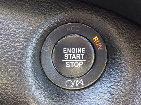 Used 2019 Jeep Cherokee Trailhawk image 22