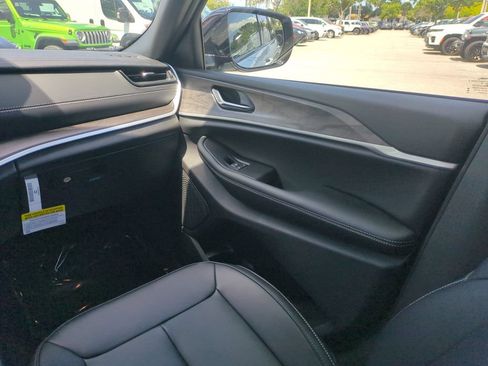 New 2026 Jeep Grand Cherokee Limited RWD image 18