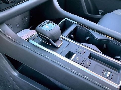 New 2025 Nissan Pathfinder SL image 8