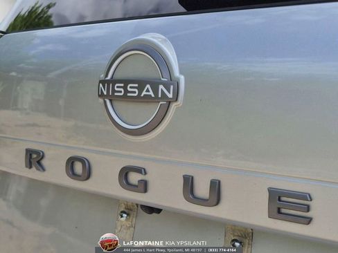 Used 2025 Nissan Rogue SV FWD image 10