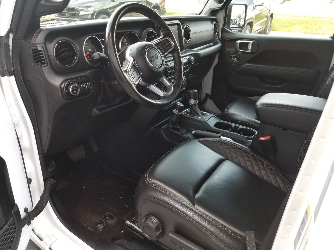 Used 2021 Jeep Gladiator Overland AWD/4WD image 13