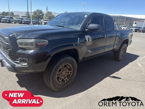 Used 2022 Toyota Tacoma SR AWD/4WD image 17