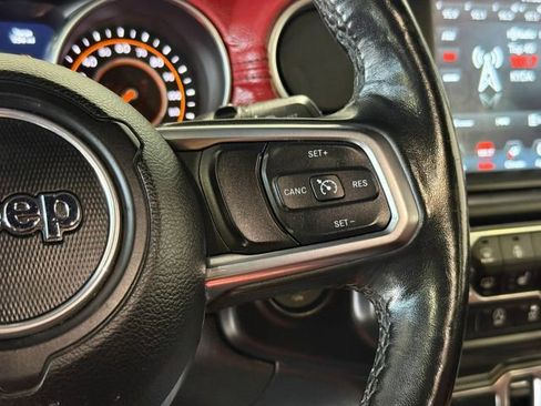 Used 2019 Jeep Wrangler Unlimited Sahara AWD/4WD image 16