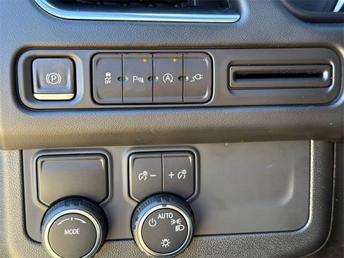 Used 2021 Chevrolet Suburban LT image 25