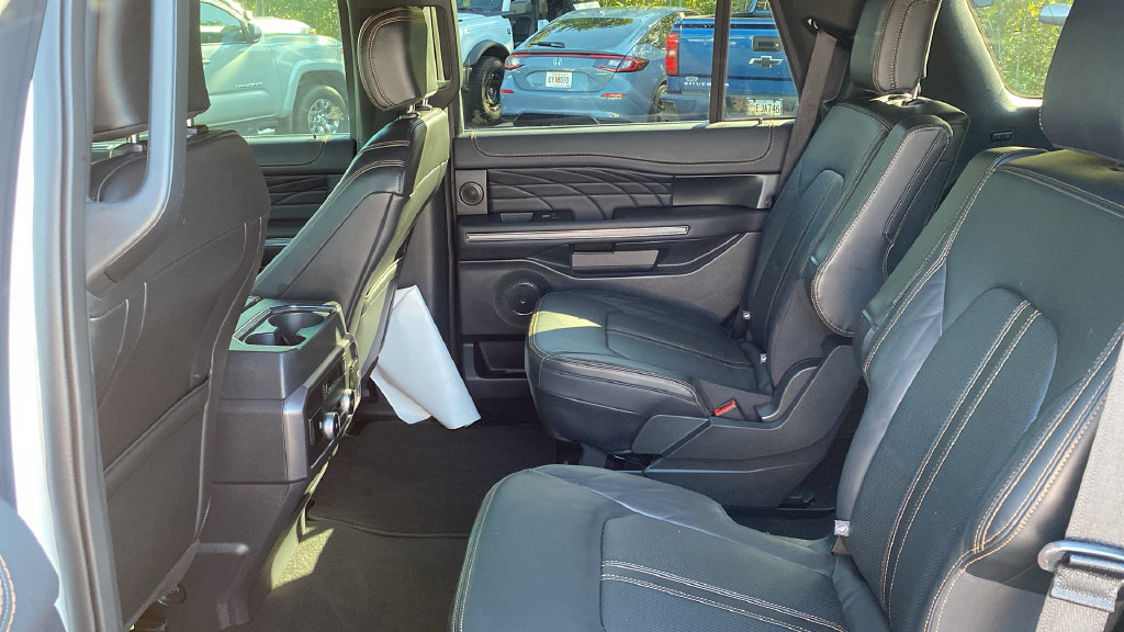 Used 2024 Ford Expedition Platinum AWD/4WD image 14