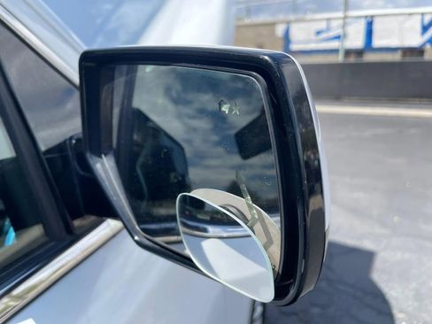 Used 2019 GMC Yukon XL SLT AWD/4WD image 12