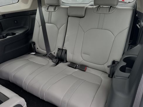 Certified 2025 Honda Pilot Touring image 16