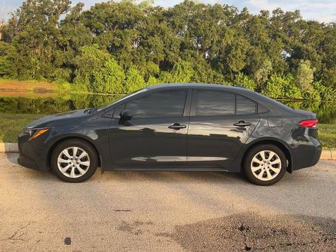 Used 2025 Toyota Corolla LE FWD image 5
