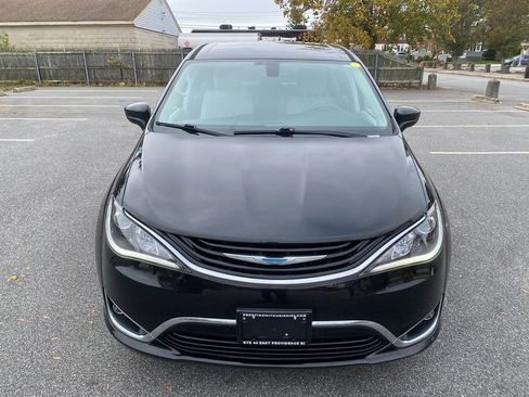 Used 2017 Chrysler Pacifica Touring Plus image 3