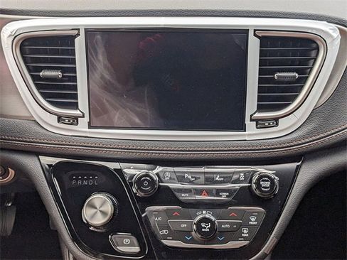 New 2026 Chrysler Pacifica Pinnacle image 14