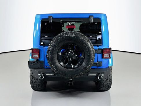 Used 2015 Jeep Wrangler Unlimited Sahara AWD/4WD image 6