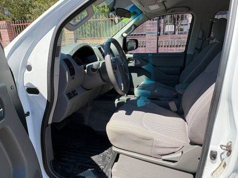 Used 2016 Nissan Frontier SV RWD image 6
