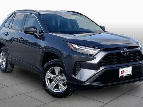 Used 2025 Toyota RAV4 LE AWD/4WD image 3