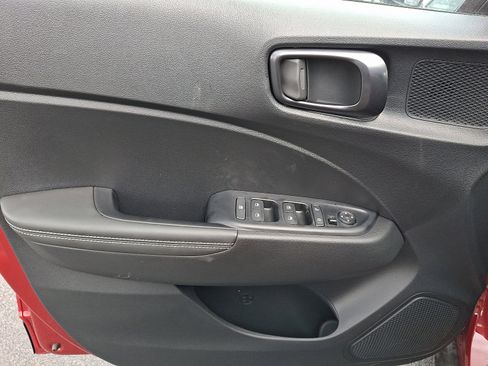 New 2025 Hyundai Venue Limited image 8