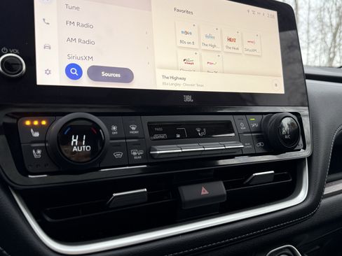 Used 2024 Toyota Grand Highlander Limited image 21