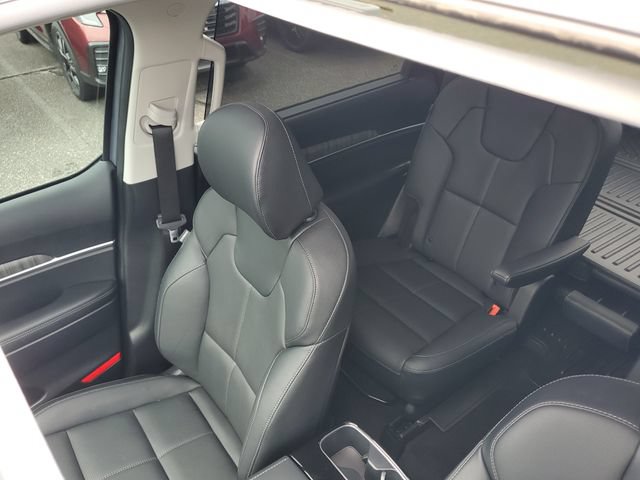 Used 2025 Kia Telluride EX w/ EX Captain's Chair Package AWD/4WD image 38