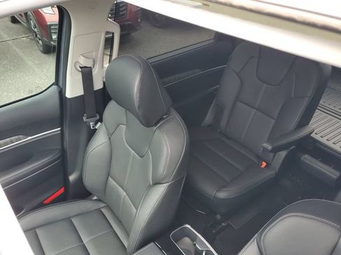 Used 2025 Kia Telluride EX w/ EX Captain's Chair Package AWD/4WD image 38
