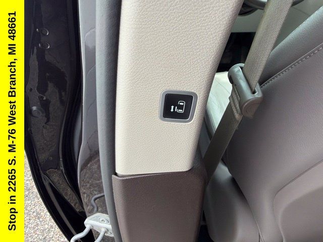 Used 2017 Chrysler Pacifica Touring-L Plus FWD image 22