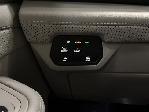 Used 2024 Volkswagen Atlas SE w/ Panoramic Sunroof Package image 25