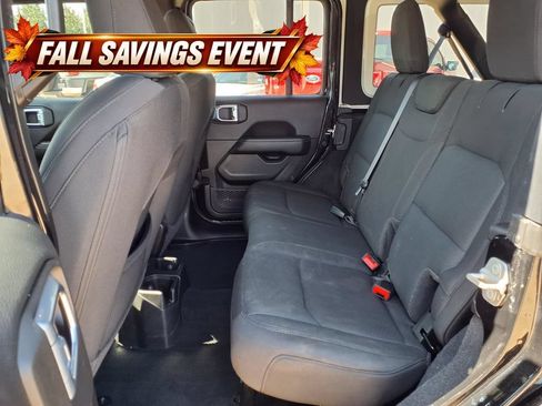 Used 2023 Jeep Wrangler Unlimited Sahara AWD/4WD image 11