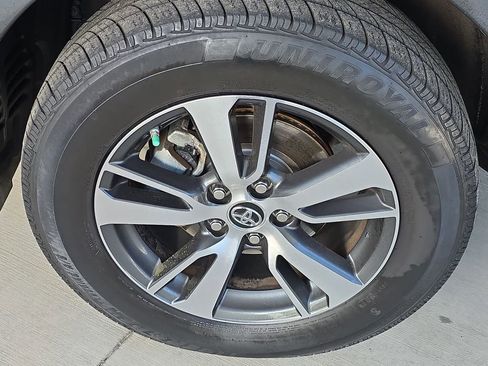 Used 2018 Toyota RAV4 XLE w/ Plus Extra Value Package image 30