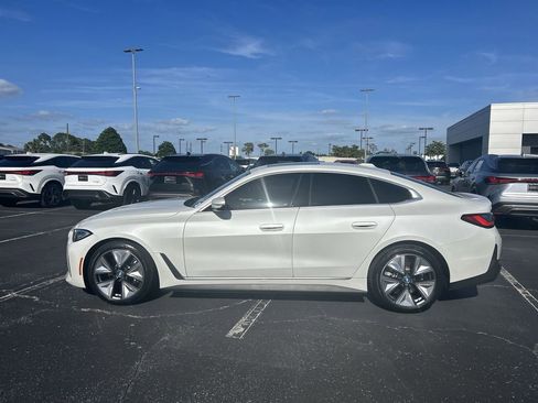 Used 2024 BMW i4 eDrive40 w/ Convenience Package image 15