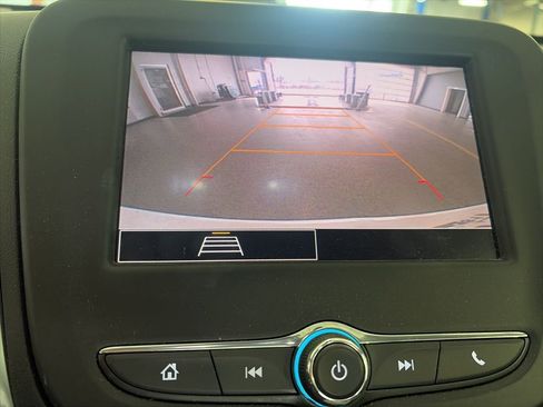 Used 2022 Chevrolet Equinox LS w/ LS Convenience Package image 9