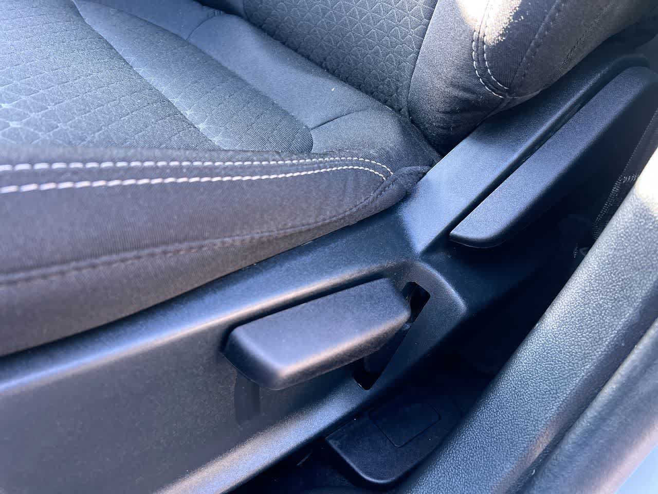 Used 2025 Ford Escape Active AWD/4WD image 12