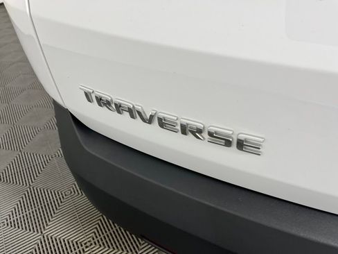 Certified 2023 Chevrolet Traverse LT FWD image 3