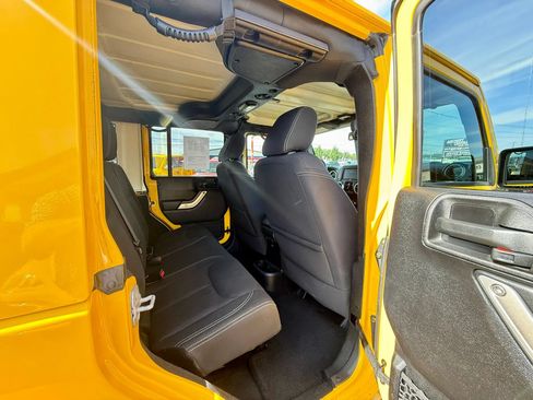 Used 2015 Jeep Wrangler Unlimited Sahara w/ Connectivity Group AWD/4WD image 14