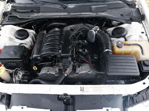 Used 2010 Chrysler 300 Touring RWD image 20
