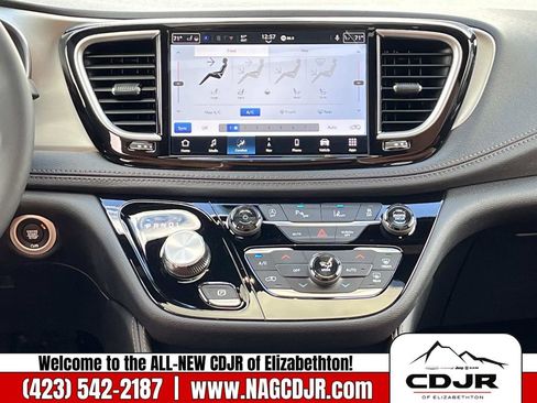 New 2026 Chrysler Pacifica Pinnacle image 15
