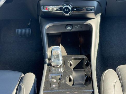 New 2026 Volvo XC40 B5 Ultra w/ Climate Package image 9