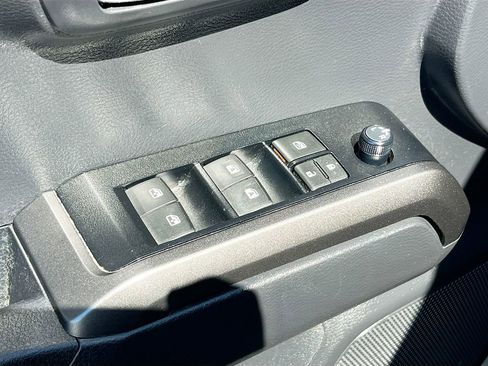 Used 2023 Toyota Tacoma TRD Off-Road AWD/4WD image 17