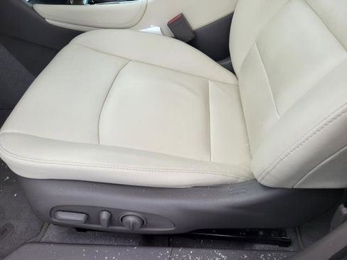 Used 2022 Chevrolet Malibu LT w/ Leather Package image 9