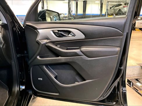 Used 2020 Chevrolet Traverse LT w/ LT Premium Package AWD/4WD image 12