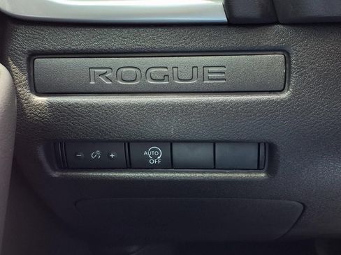 Used 2025 Nissan Rogue S FWD image 26