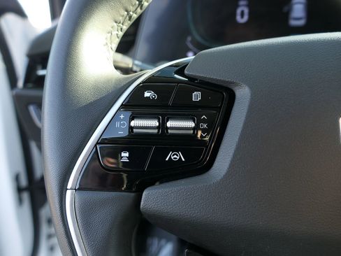 Used 2023 Kia Niro EX image 15