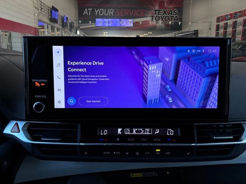 Used 2026 Toyota Sienna XLE FWD image 34