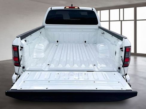 Used 2024 Nissan Frontier SV RWD image 7