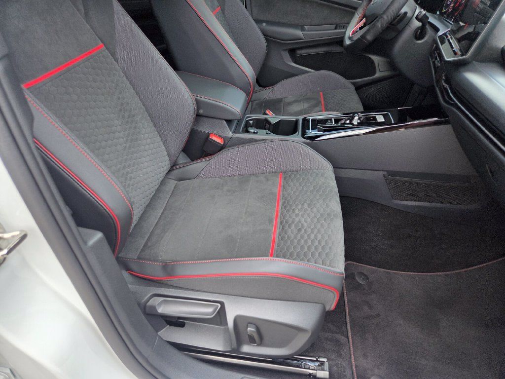 Certified 2026 Volkswagen GTI SE FWD image 27