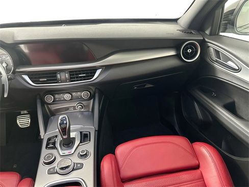 Used 2023 Alfa Romeo Stelvio Veloce image 28