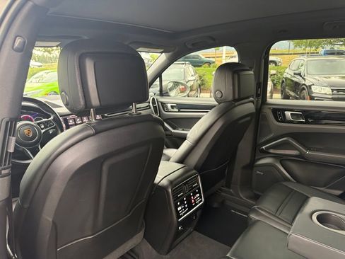 Used 2020 Porsche Cayenne AWD/4WD image 21