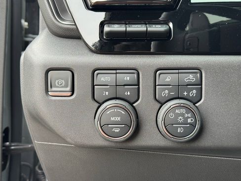 Used 2024 Chevrolet Silverado 1500 ZR2 w/ Technology Package image 28