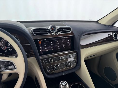 New 2025 Bentley Bentayga image 21