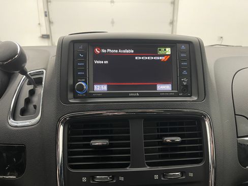 Used 2016 Dodge Grand Caravan SE FWD image 21