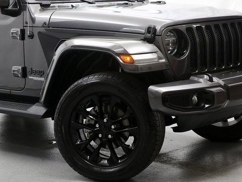 Used 2021 Jeep Wrangler Unlimited Sahara image 3