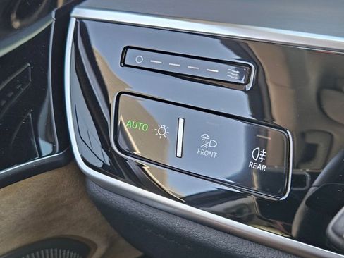 Used 2021 Audi A8 L 4.0T image 11